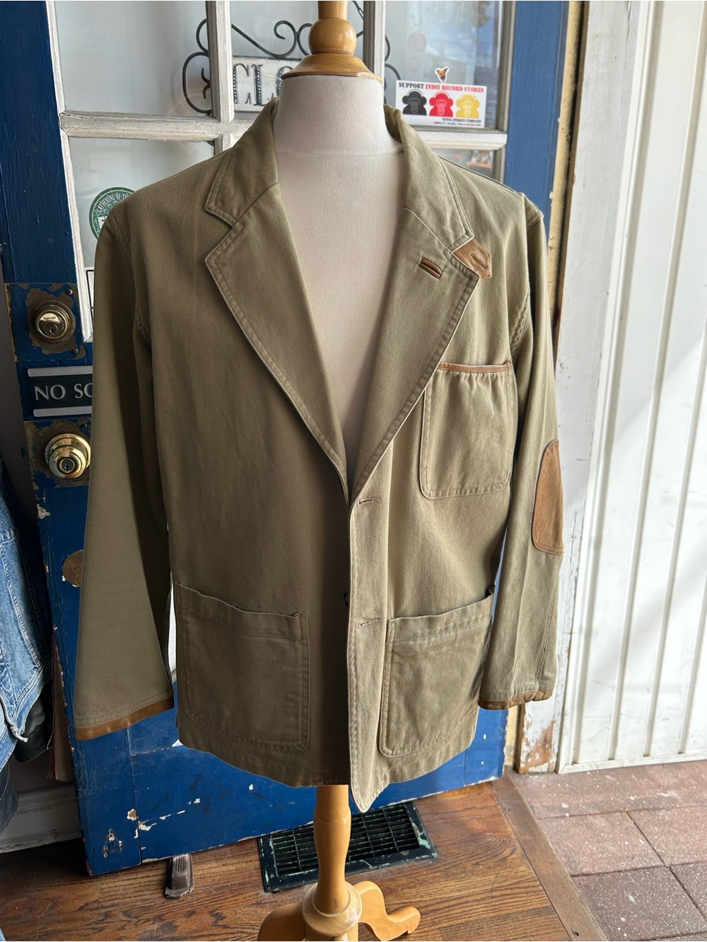 Vintage Orvis beige Canvas Jacket with genuine Leather Accents